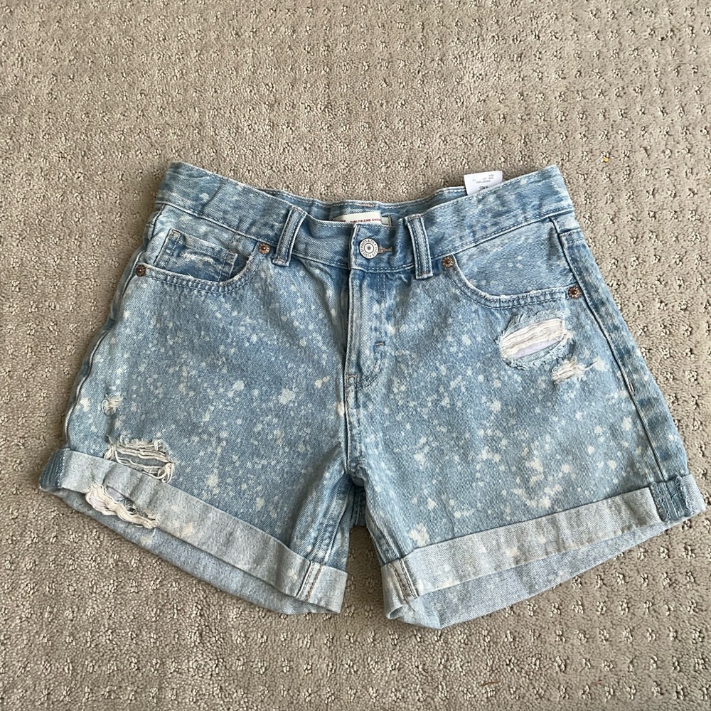 Levi girlfriend shorty short